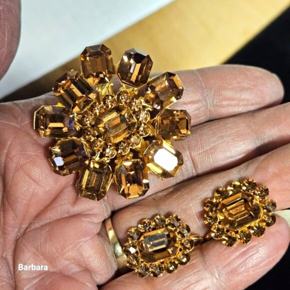 AmberColored Broach  Screwback Earrings Set - Picture 2 of 4